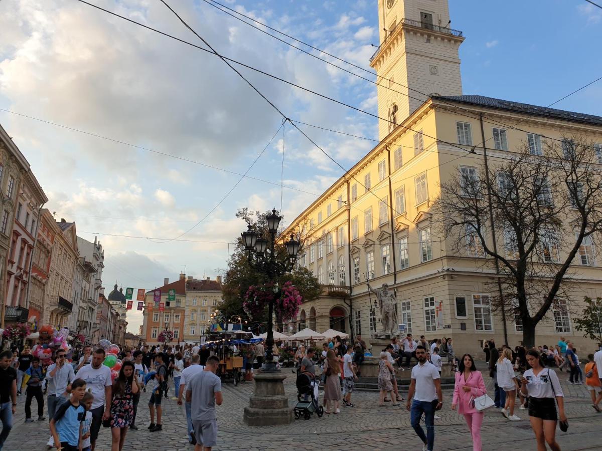 Cozy Apartment, 5Mins To Opera Lviv Extérieur photo